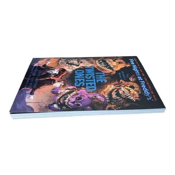 The Twisted Ones: Five Nights at Freddy's Graphic Novel 2021 - Picture 4 of 5